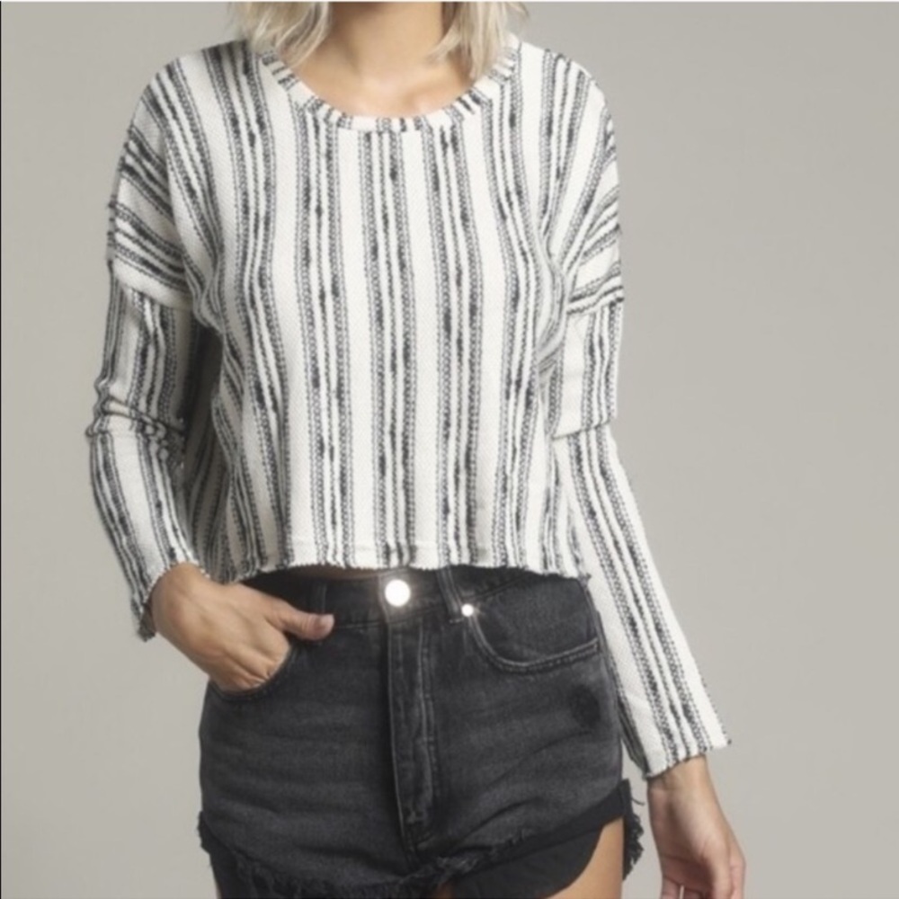 Vestique crop top long sleeve